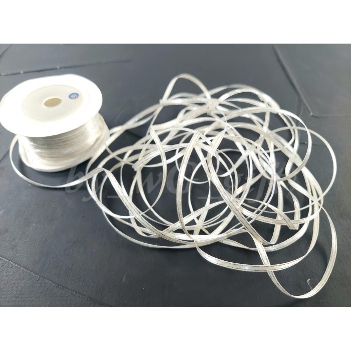 

Pita Satin List Emas; Lebar 1/8 Inch ( 3 mm); Panjang 80 yard - HL 01