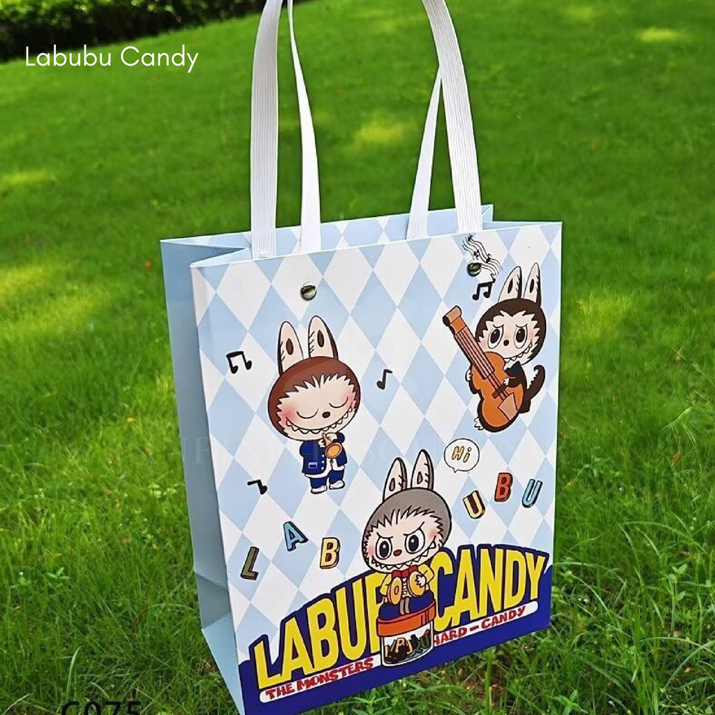 

Capybara / Labubu Paper Bag Ukuran 25 x 21 x 10 cm / Paperbag Motif Bunga / Kantong Kado Vertikal