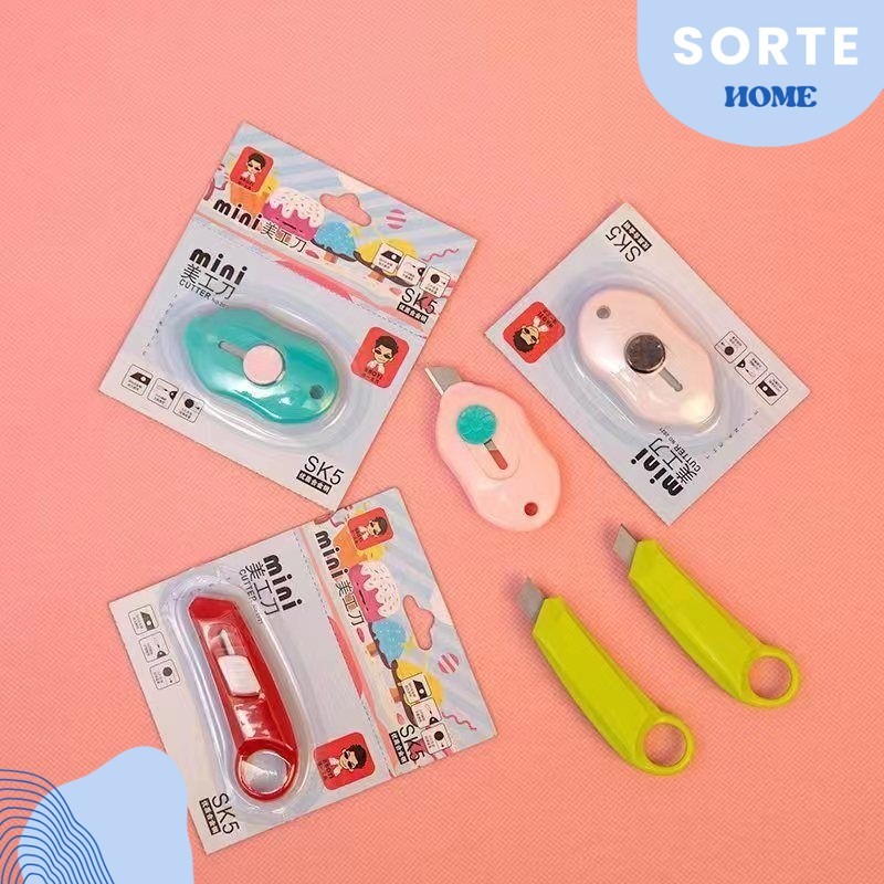 

Sorte- ST7555 [COD] Cutter Mini Kater Pisau Pemotong Kertas Cutter Portable Per 1 Buah