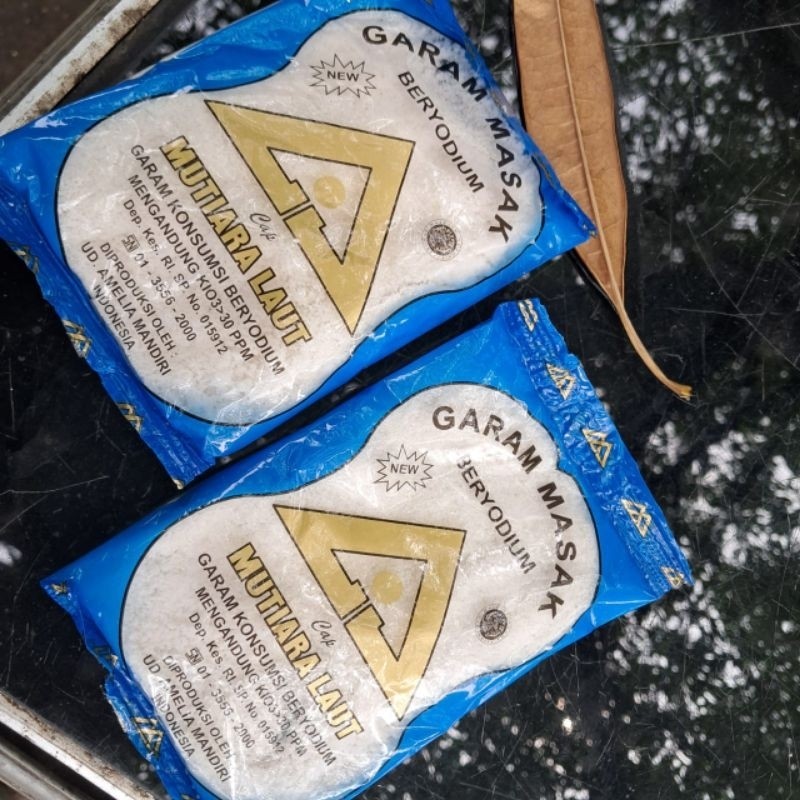 

1 Ball Garam Masak Beryodium Segitiga Cap Mutiara Laut 100gr Isi 40 Pcs