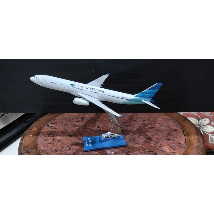 Pesawat Terbang Garuda Indonesia A330-300 PK-GPQ 1:200 Scale Fiber Resin Diecast