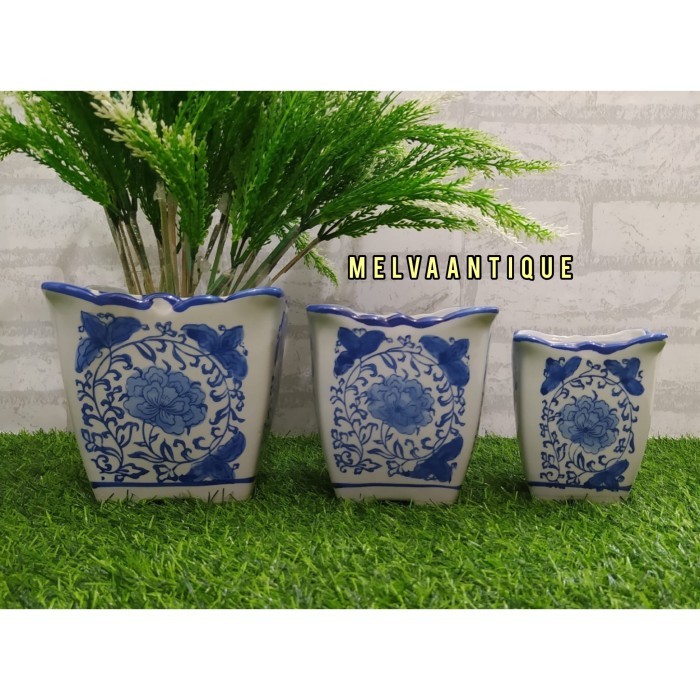 Pot Keramik Biru Putih segi 4/Pot Kotak ukuran 20,15,10 cm
