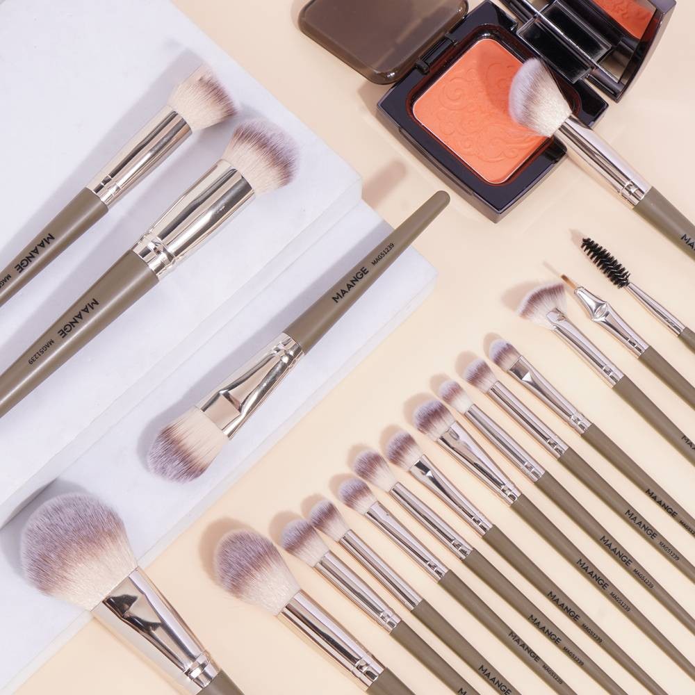 18 Pcs Makeup Brush Set Kuas Rias Lembut Premium Pemula Kuas Bedak Make Up Profesional  1 Set Lengka