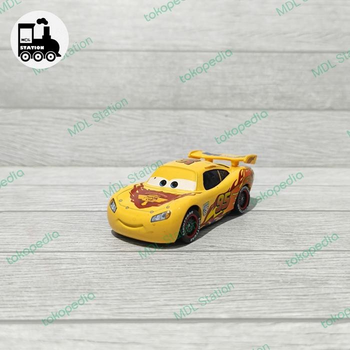 XMCH Disney Pixar Cars - Yellow WGP Lightning McQueen (NO MARKING DIECAST)