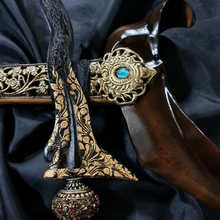 

Keris Sabuk Intan IV Luk 11 Kinatah Sepuh Emas termewah