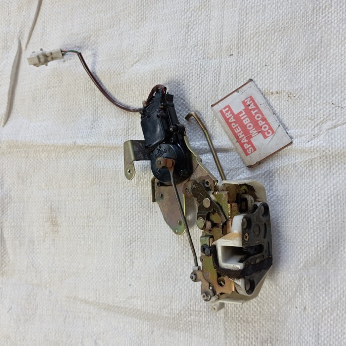 Doorlock door lock Plus Actuator pintu Belakang kiri L Suzuki Baleno Next G atau Aerio oldmode origi