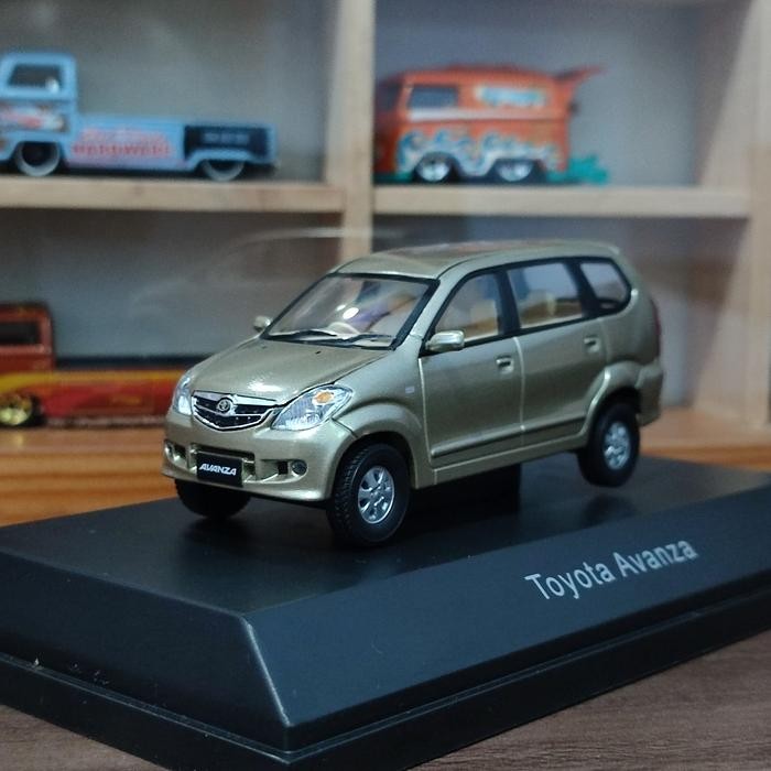 Diecast miniatur toyota avanza old skala 1:43 Auto2000 Champagne