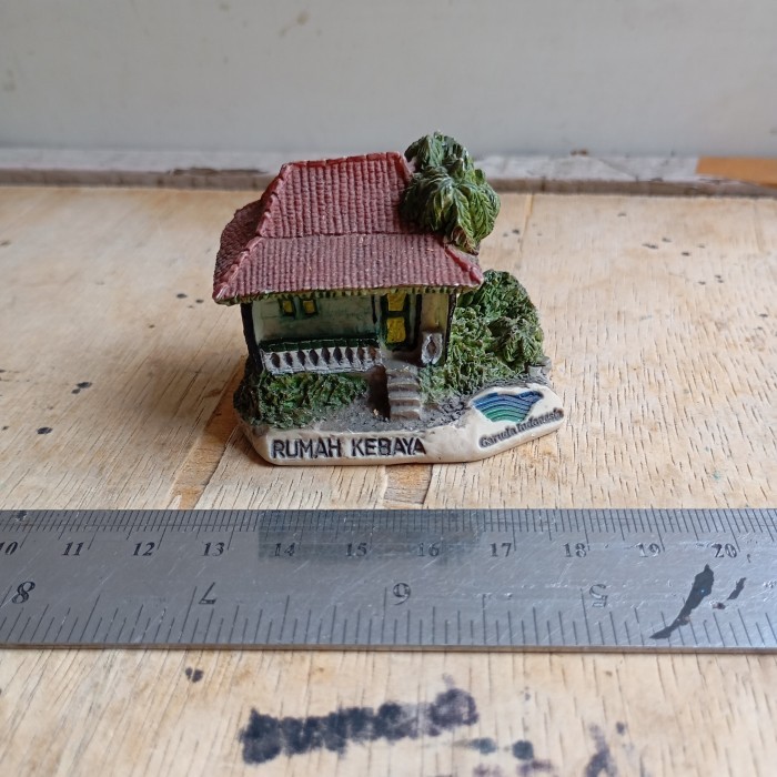 MAINAN miniatur diorama rumah kebaya