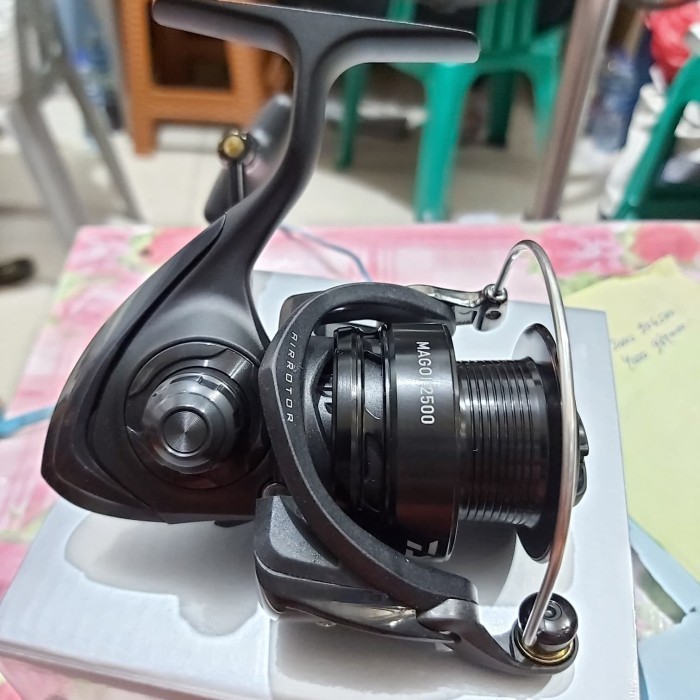 Reel pancing daiwa magoi body metal power handel pilihan 2500 3000 4000