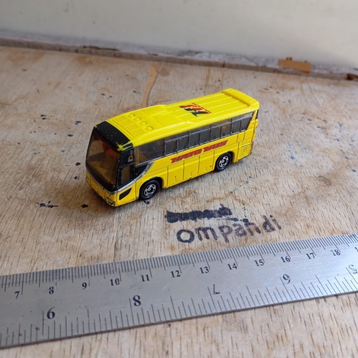 ZS34 diecast tomica bus Isuzu gala bekas
