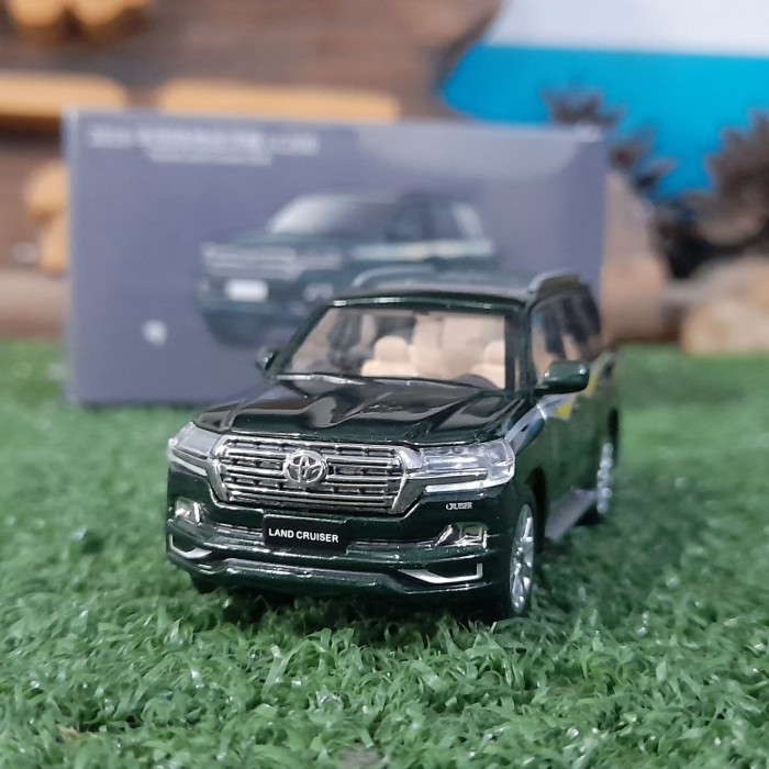 Diecast Toyota Land Cruiser 200 mainan anak skala 64