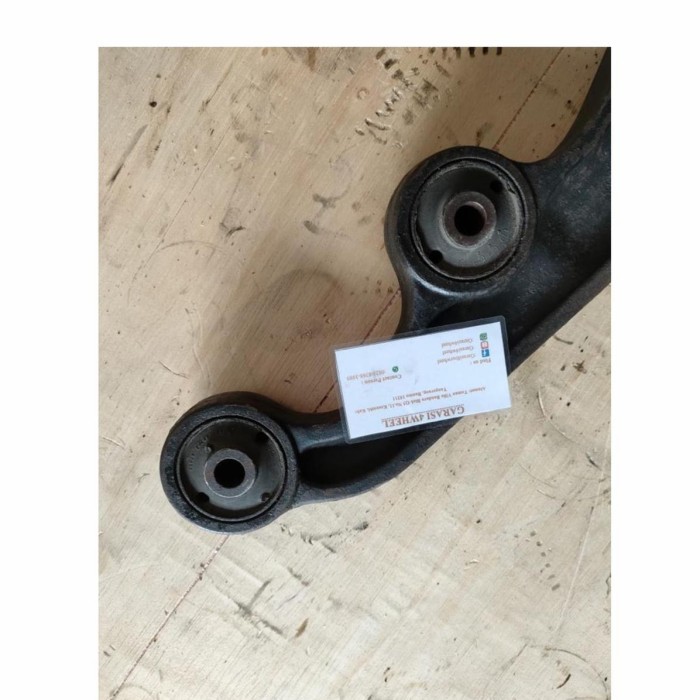 AutoPart lower arm landcruiser vx100