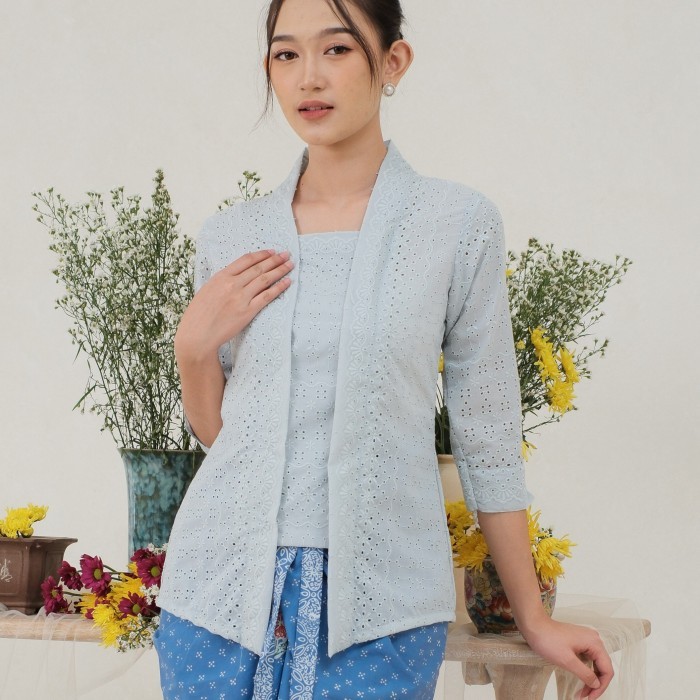 

Kebaya kutubaru bordir elanna lengan 7/8 meradelima katun biru abu - M
