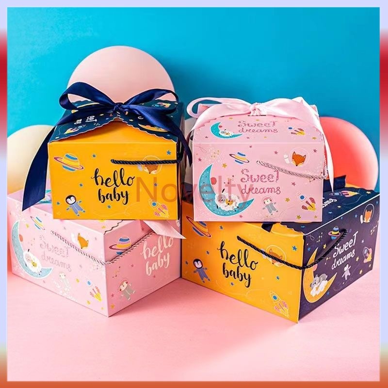 

Novelty KOTAK HADIAH HAPPY BIRTHDAY / KOTAK HADIAH ULANG TAHUN / KOTAK HADIAH LIBURAN SUDAH TERMASUK PITA DAN TALI