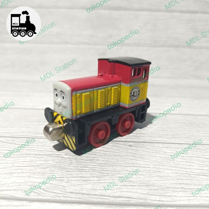 EF99 Thomas and Friends Diecast - Dart (MAGNET)