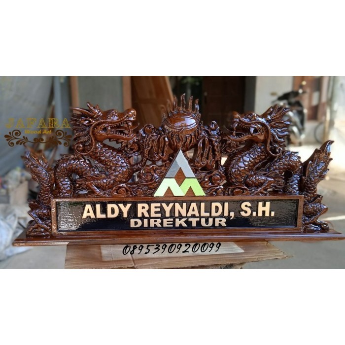 

papan nama meja kantor ukir kayu jati patung naga logo custom yermurah KF3421