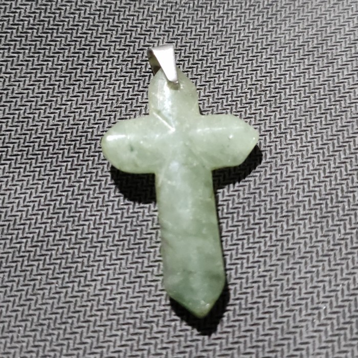 liontin batu giok salib warna hijau 001