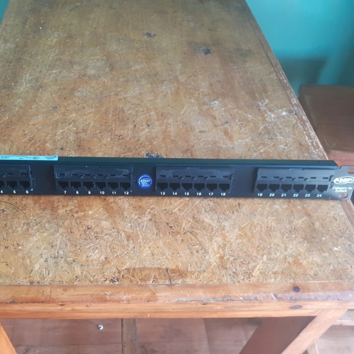 AMP patch panel 24 port cat 5e netconnect