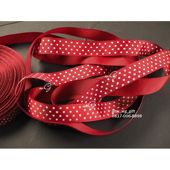 

Pita Grossgrain Maroon -Polkadots Putih; Lebar 2.5 cm; Panjang 50 yard