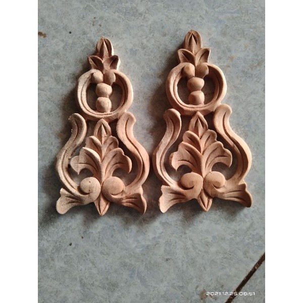 Ukiran tempel ornamen mahoni  17x9 hiasan bufet lemari