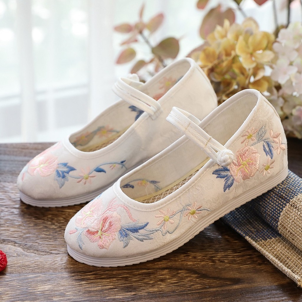 Sepatu Wanita Chinese Vintage - Flat Round Toe dengan Sulaman Klasik & Sol Putih (Serasi Hanfu)