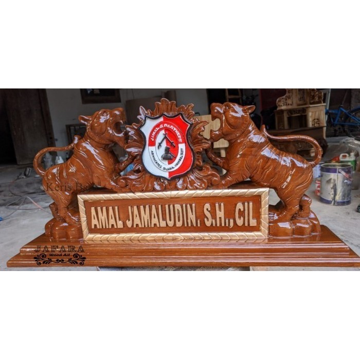 

Papan Nama meja Ukir Kayu Singa Semi 3D KB12134