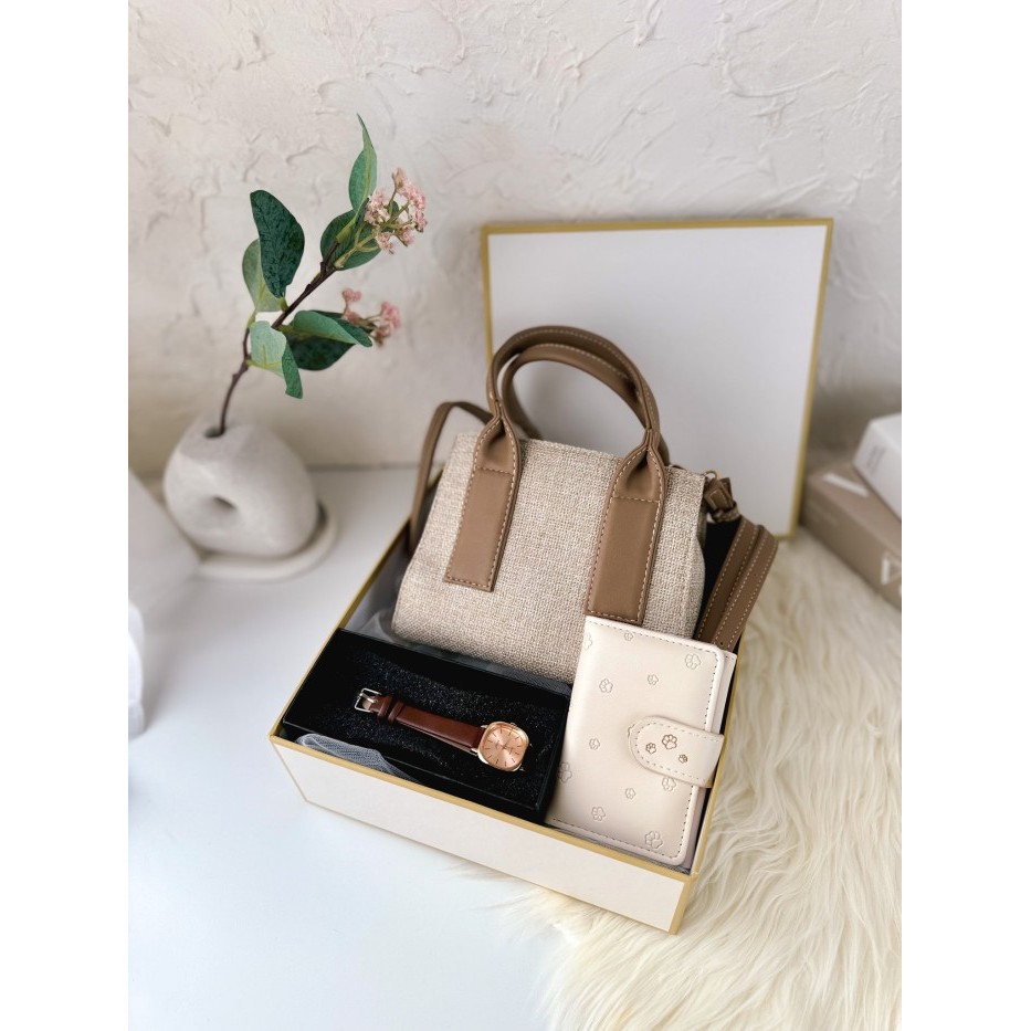 

[Best Seller] Hampers Ulang Tahun Kado Ulang Tahun Wanita Istri Kado Wisuda (UT035) - Juliette