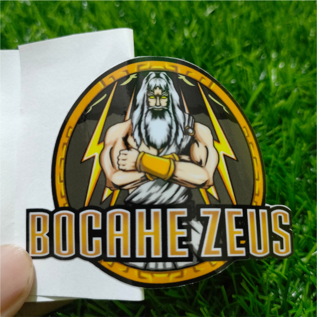 

print Cetak Stiker bocahe zeus Vinyl / Hologram Cetak Stiker Label Sponsor / Label slot / Cetak Label zeus kiss cut presisi