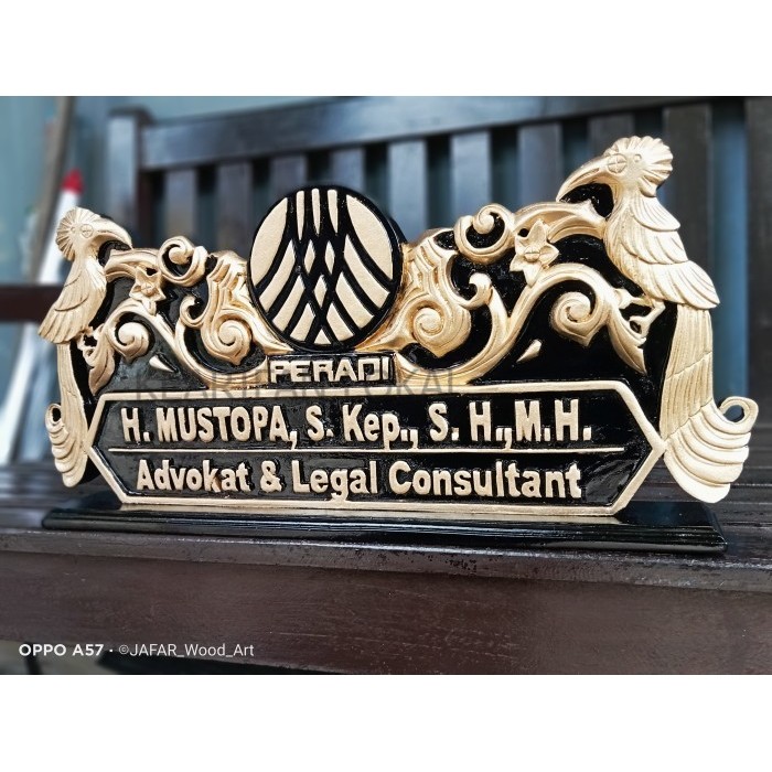 

papan nama meja ukir kayu jati-papan nama jabatan logo advokat peradi yermurah KF3421