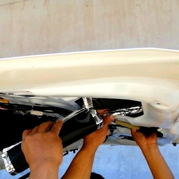 Daihatsu Xenia Peredam suara pintu bagasi mobil
