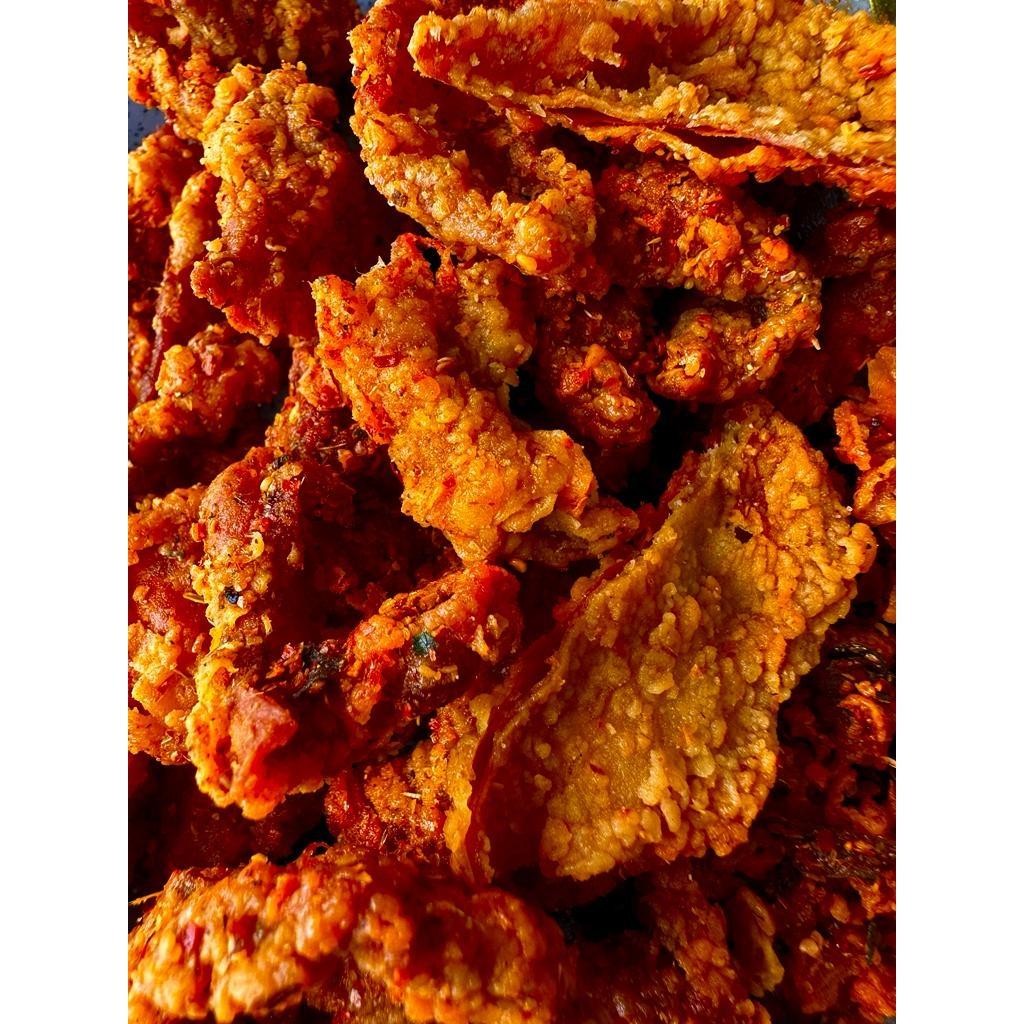 

KERIPIK KULIT AYAM PEDAS DAUN JERUK 100GR Food Snack Enak