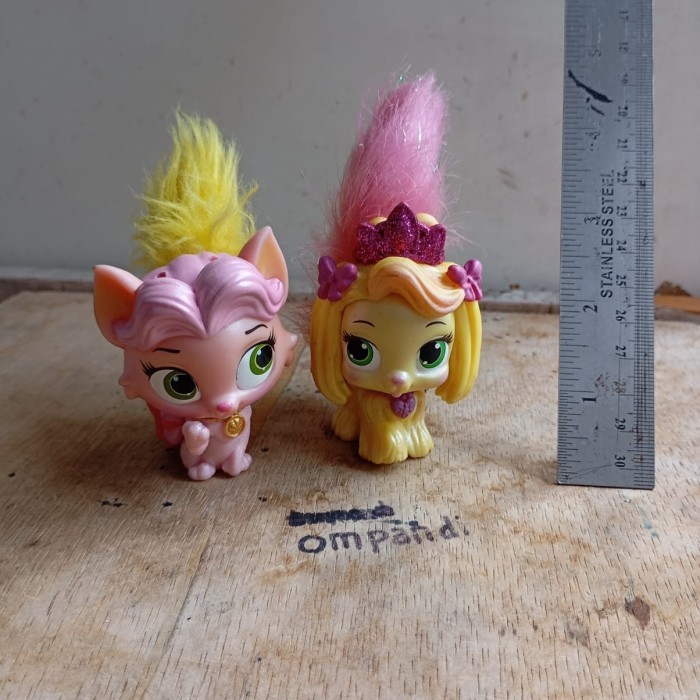 ZS34 2 pcs figure hewan Disney palace pets