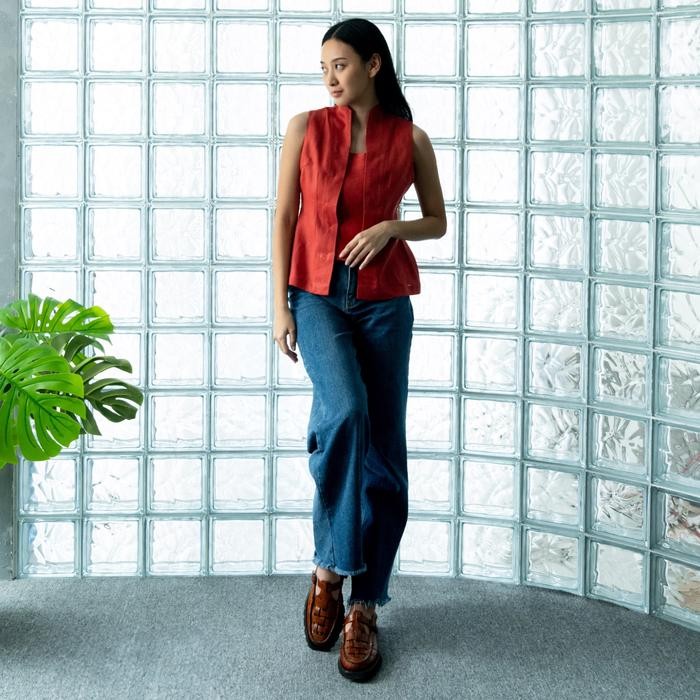 

RUNA Apparel - Kana Kutubaru Linen Vest (Short Ver.) - Red Teracotta