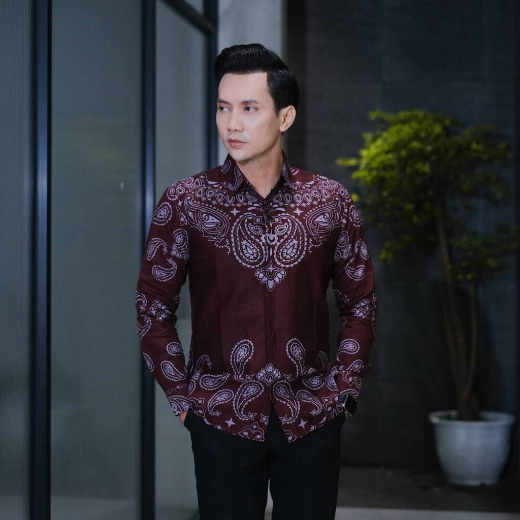 Cebong Maroon Baju Batik Pria Lengan Panjang Slim Fit