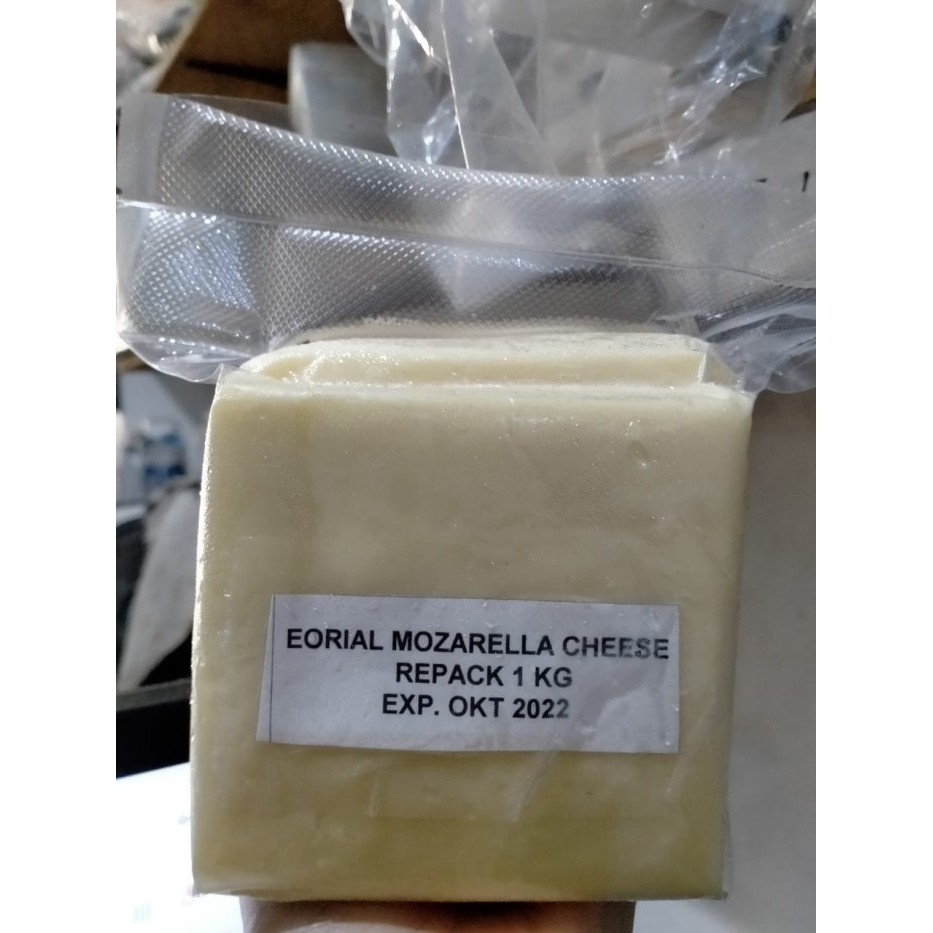 

Keju Eurial Mozarella Cheese Repack 1kg - Gosend/Grab Only!!!