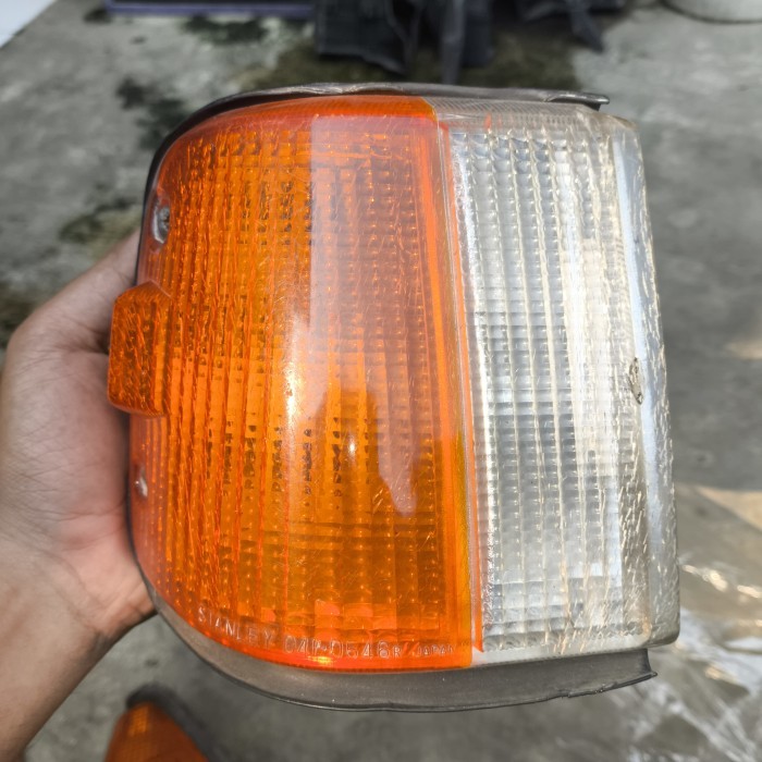Lampu Sein Ford Laser '83 KANAN