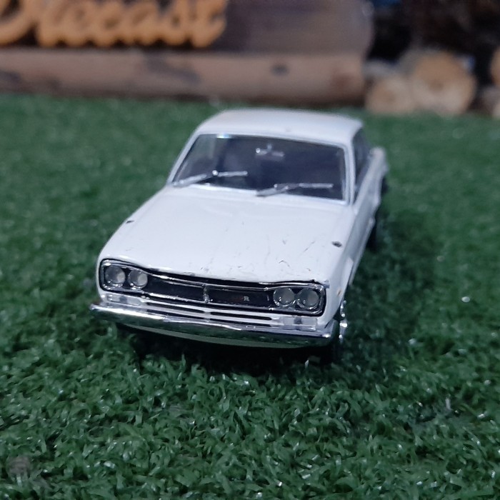Die cast Nissan Skyline 2000GTR Kyosho mainan anak skala 43
