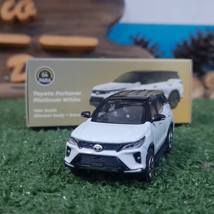 Diecast Toyota Fortuner putih unsealed mainan anak skala 64