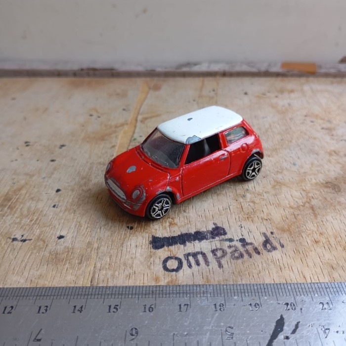 MAINAN diecast mini Cooper 2001 bekas