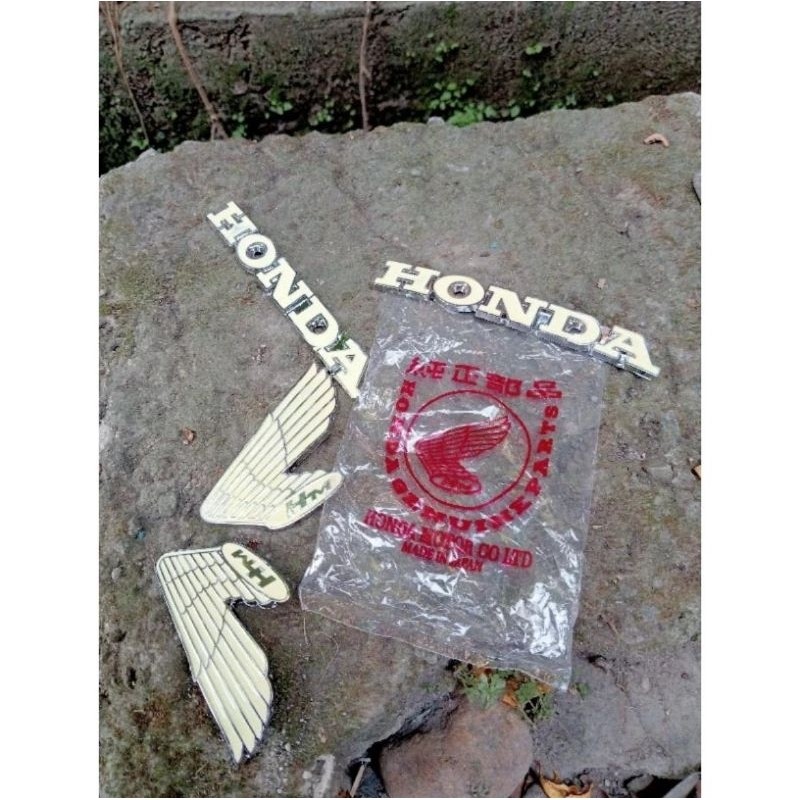 EMBLEM TANGKI CB 100 ORIGINAL HONDA