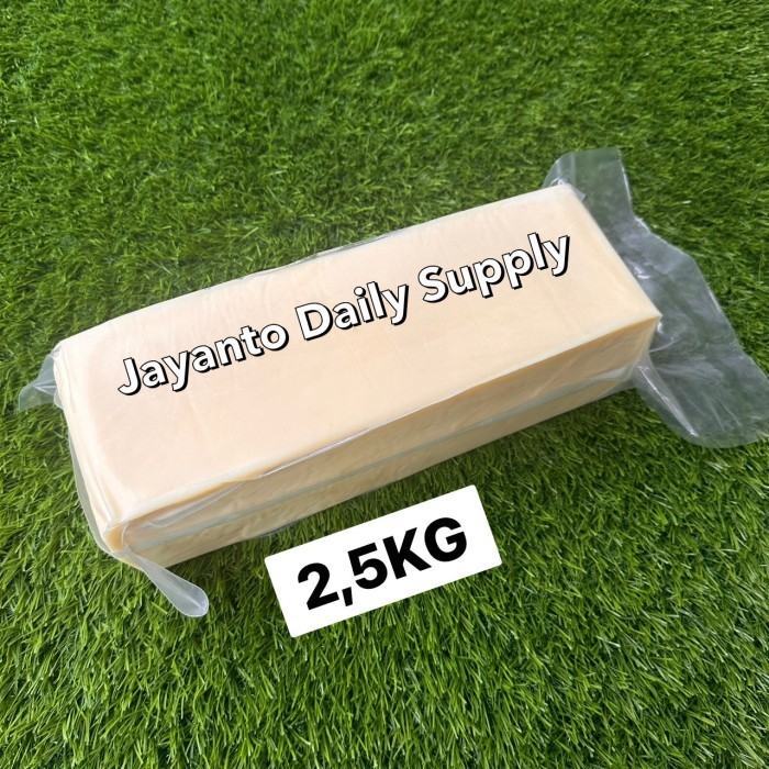 

MOZZARELLA SAPUTO 3.5KG / KEJU MOZARELLA CHEESE IMPORT - 100% HALAL - 2.5KG