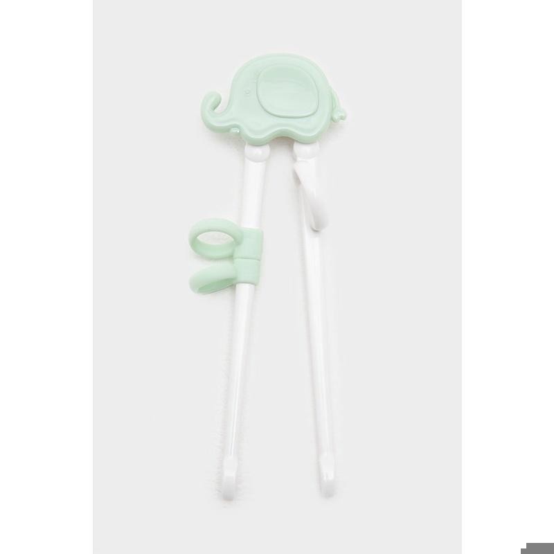 Belajar Makan dengan Sumpit - Kottonville Memberikan Pelajaran Praktis Untuk Anak Laki-Laki dan Pere