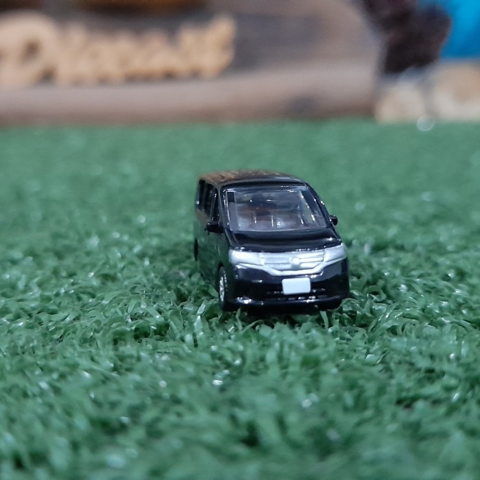 Diecast Nissan Serena hitam mainan anak skala 150