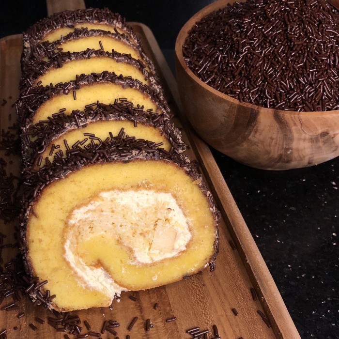 

Bolu Gulung Medan Rasa Keju Topping Mesis ( Panjang ) When Cake