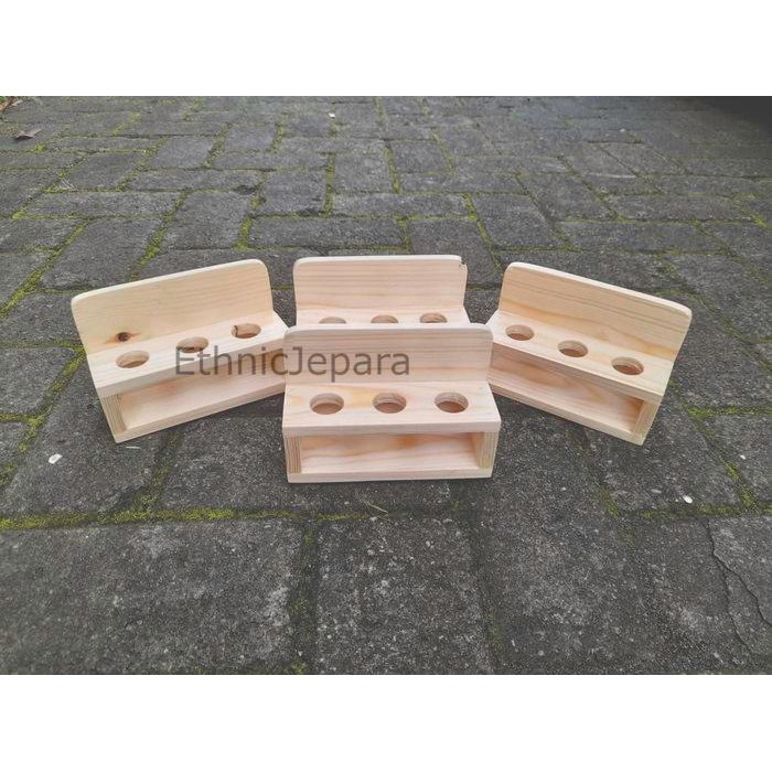 rak kayu tempat botol parfum