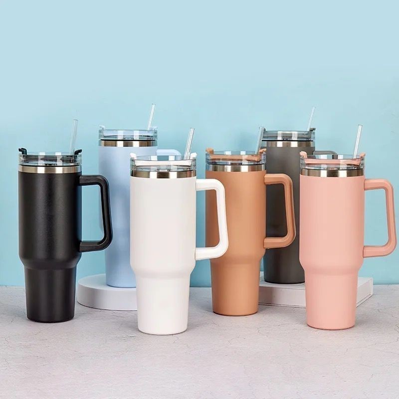 TERMOS TUMBLER KEREN MODEL JUMBO 1300ML TAHAN PANAS DINGIN STAINLESS STEEL DENGAN PEGANGAN / BOTOL M