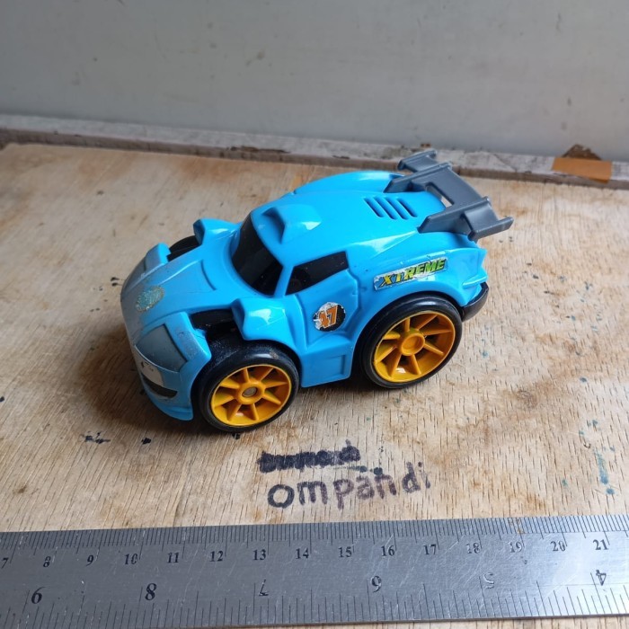 MAINAN mainan mobil Mattel bekas