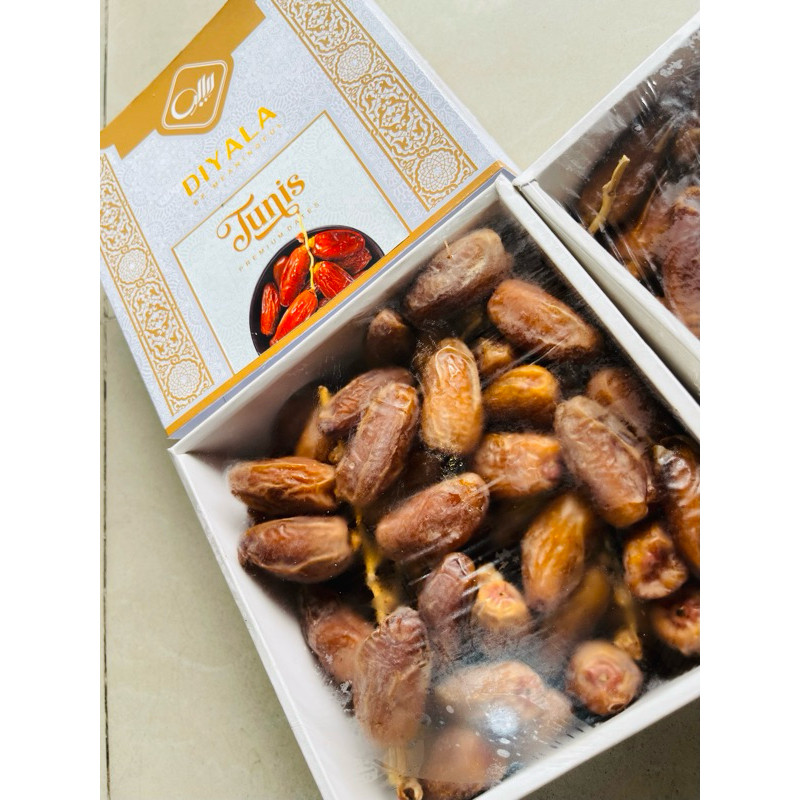 

Kurma Tunis Tangkai Palm Tunis Diyala Premium 500g kemasan Gift Box