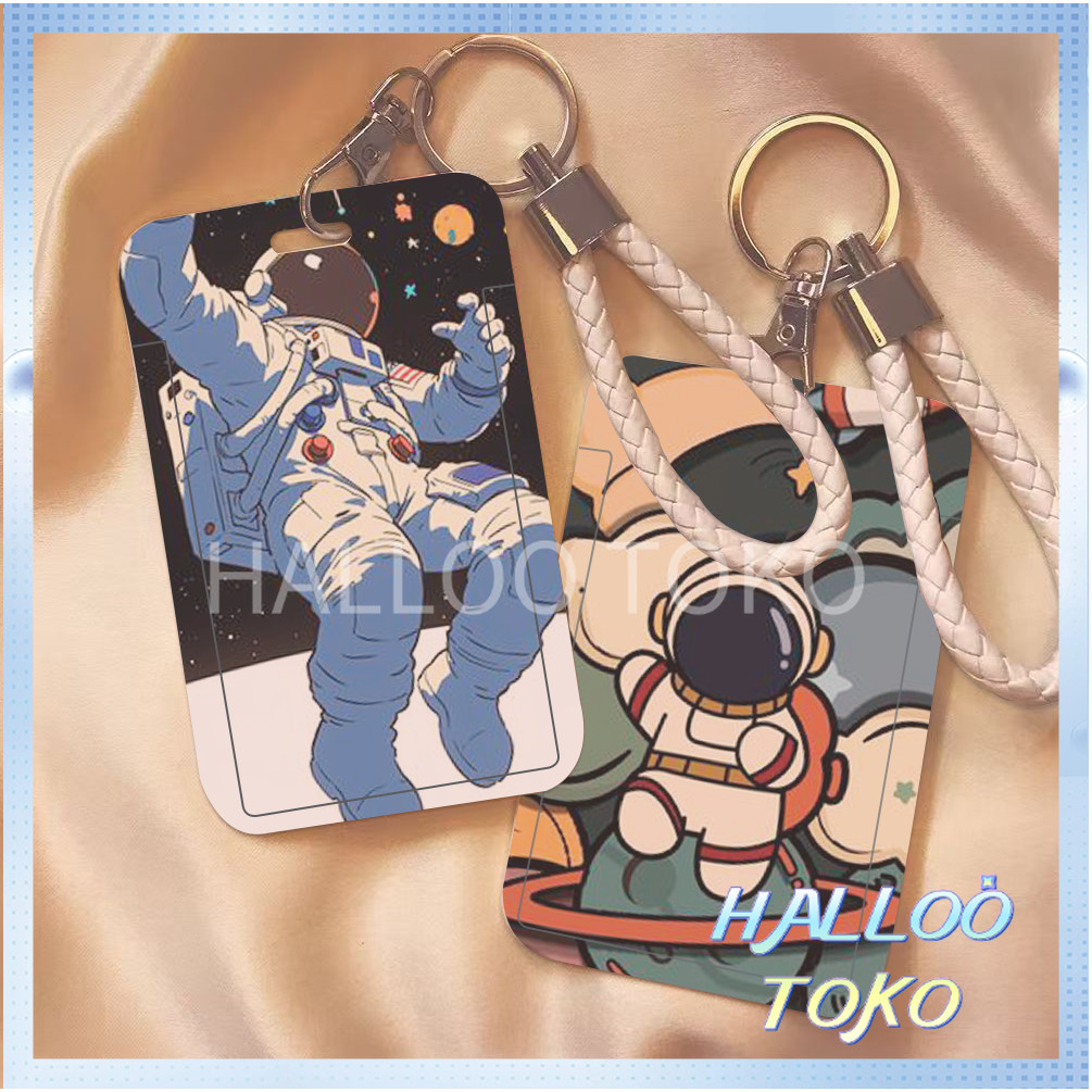 

ID CARD HOLDER MOTIF KAWAII TEMPAT KARTU PHOTOCARD PHOTO CARD Pelindung + Tali,Desain dengan gaya astronot kartun yang lucu dan menyenangkan
