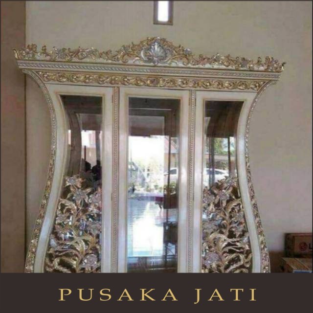 Lemari pajangan almari hias 3 pintu pusaka jati